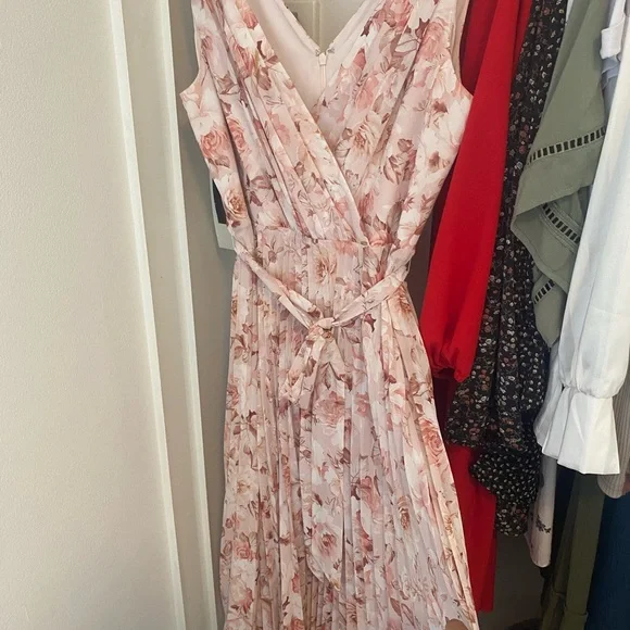 Dress - Picture 2 of 2